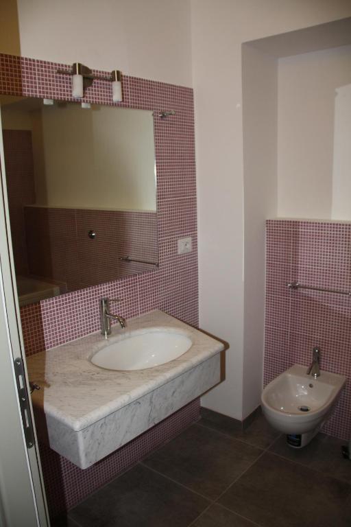 Bcomfort Hotel Каляри Екстериор снимка